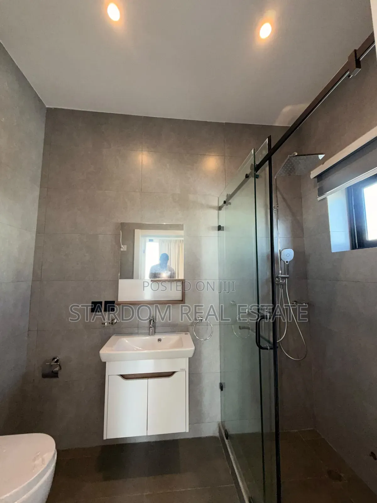 4bdrm Duplex in Adjiringanor, Ability for sale