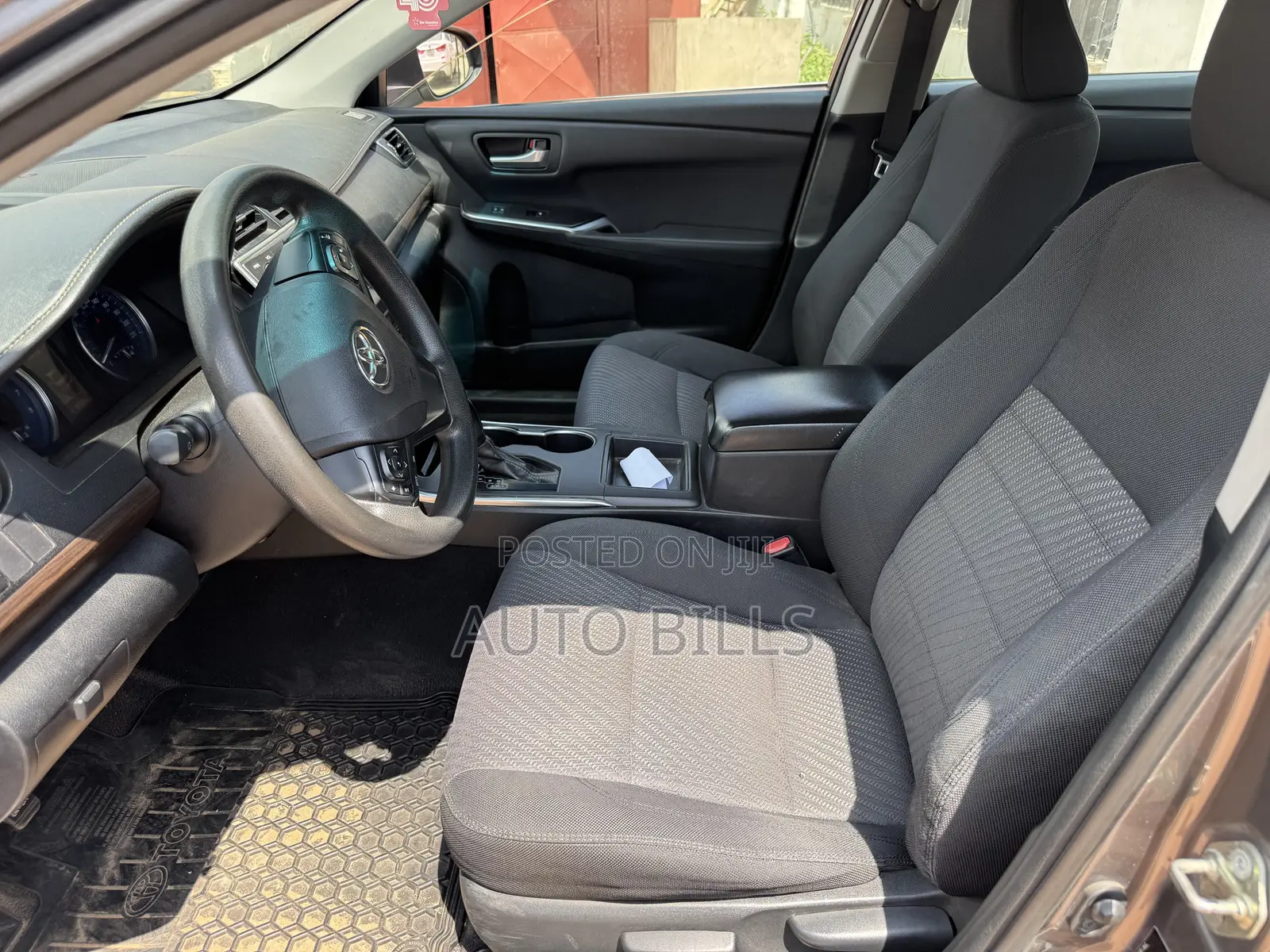 Toyota Camry LE 4dr Sedan (2.5L 4cyl 6A) 2016 Gray