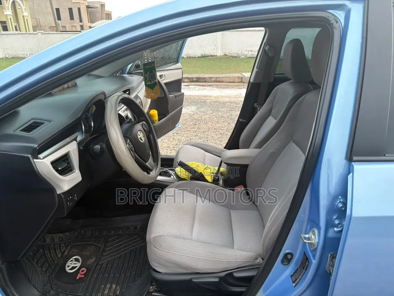 Toyota Corolla LE Eco 4dr Sedan (1.8L 4cyl CVT) 2016 Blue