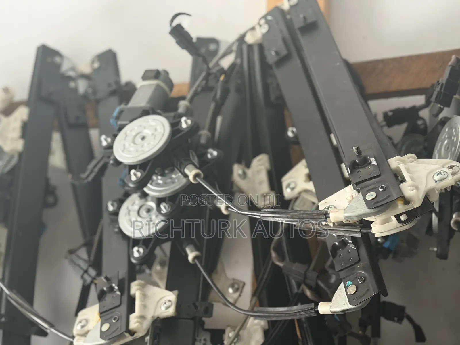 All Kinds of Door Handles and Door Machines for All Cars