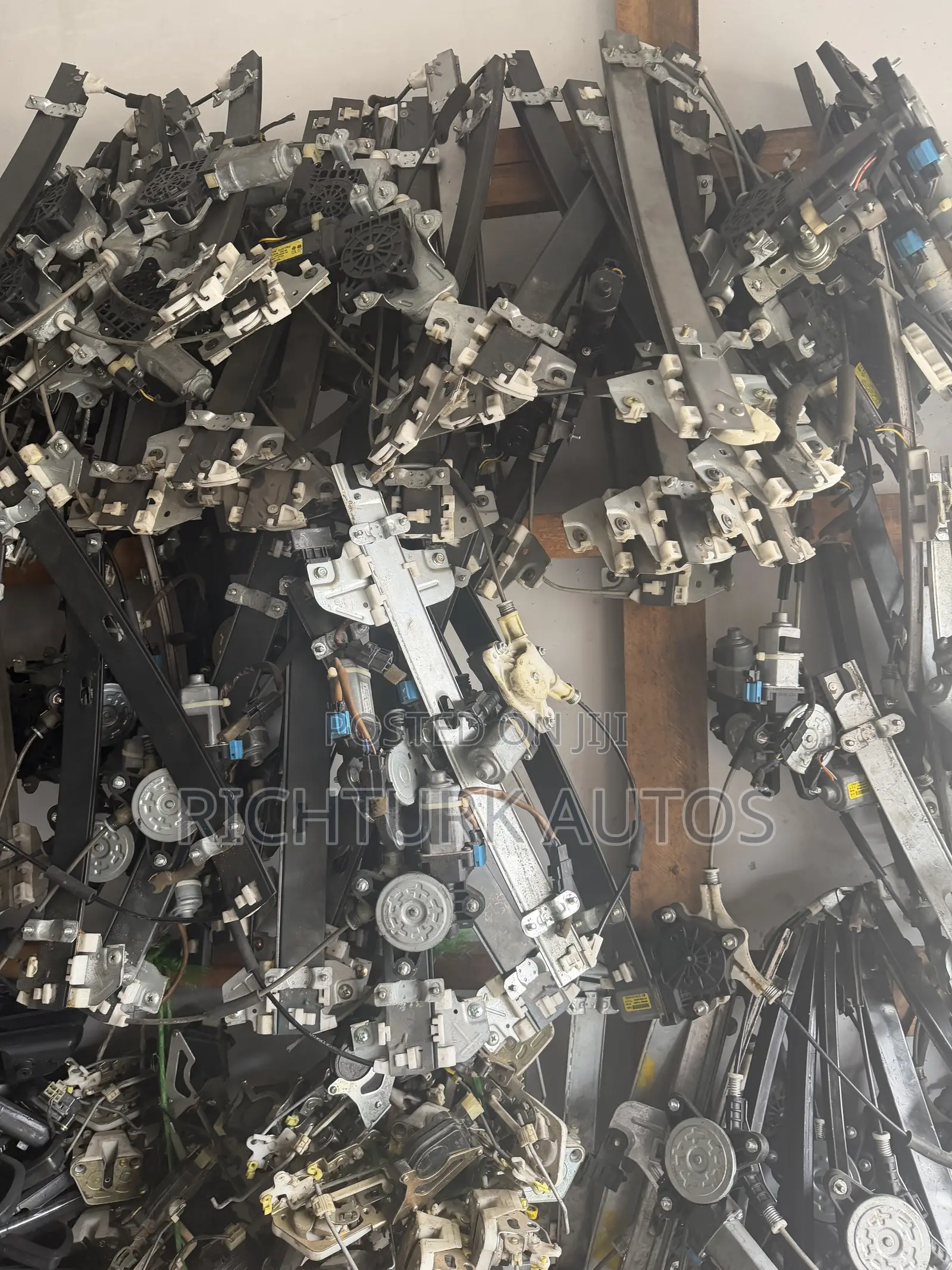 All Kinds of Door Handles and Door Machines for All Cars