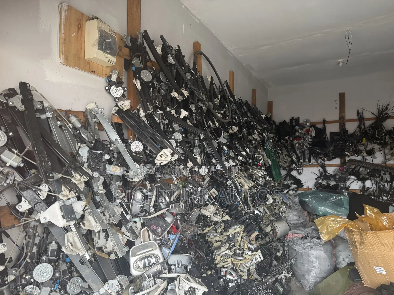 All Kinds of Door Handles and Door Machines for All Cars