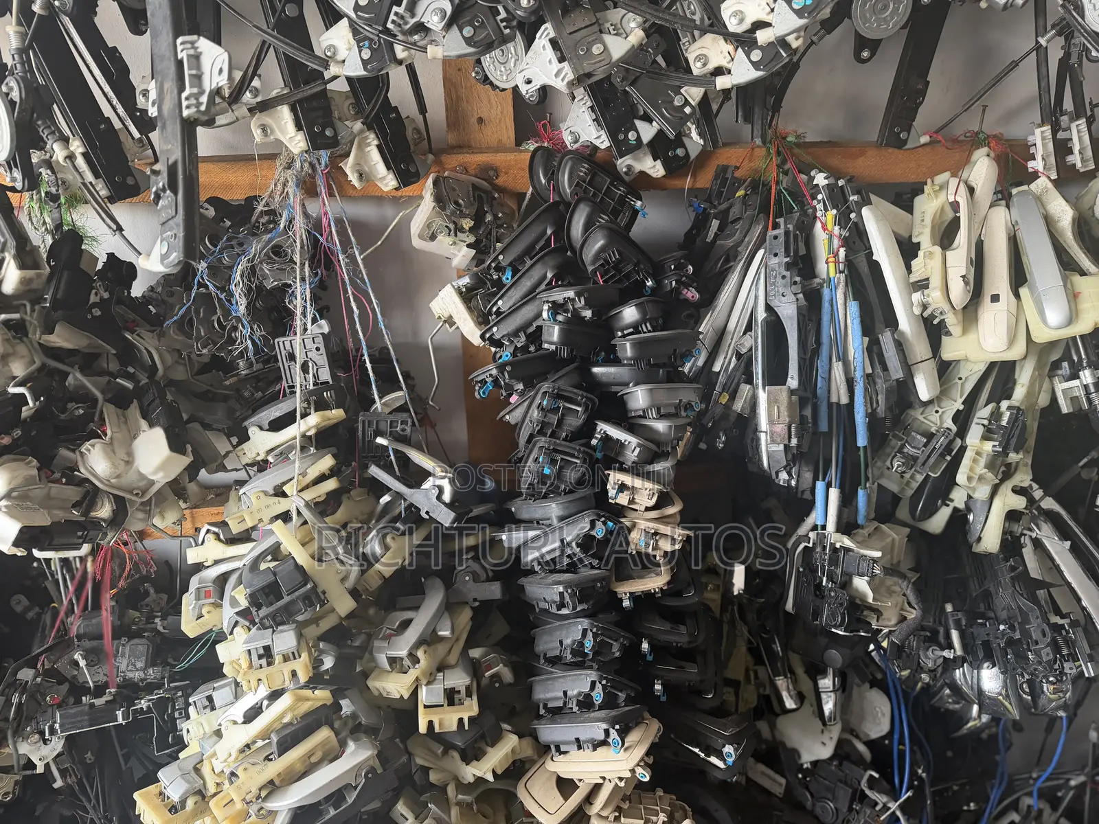 All Kinds of Door Handles and Door Machines for All Cars