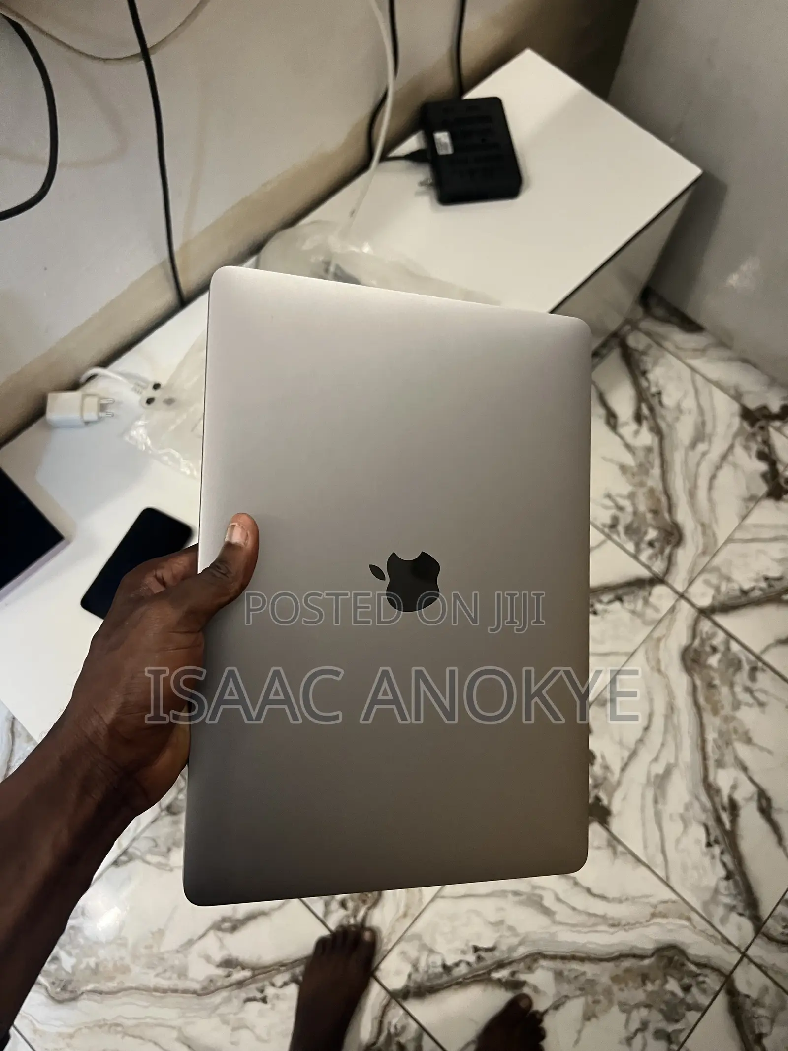 New Laptop Apple MacBook Pro 2017 8GB Intel Core i5 SSD 256GB