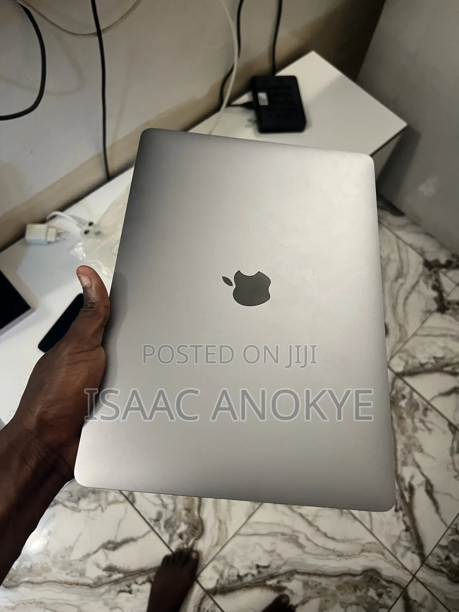 New Laptop Apple MacBook Pro 2017 8GB Intel Core i5 SSD 256GB
