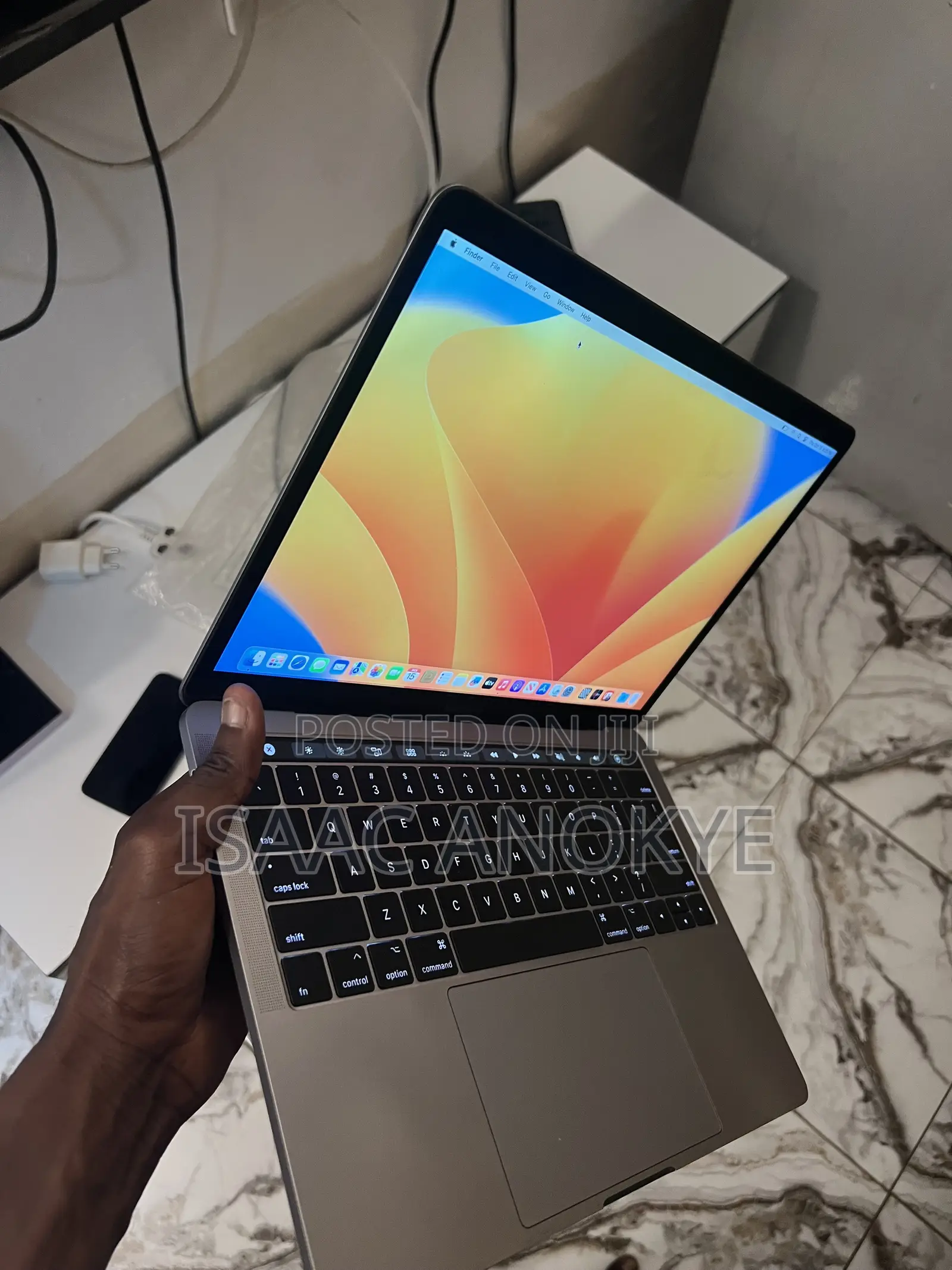 New Laptop Apple MacBook Pro 2017 8GB Intel Core i5 SSD 256GB
