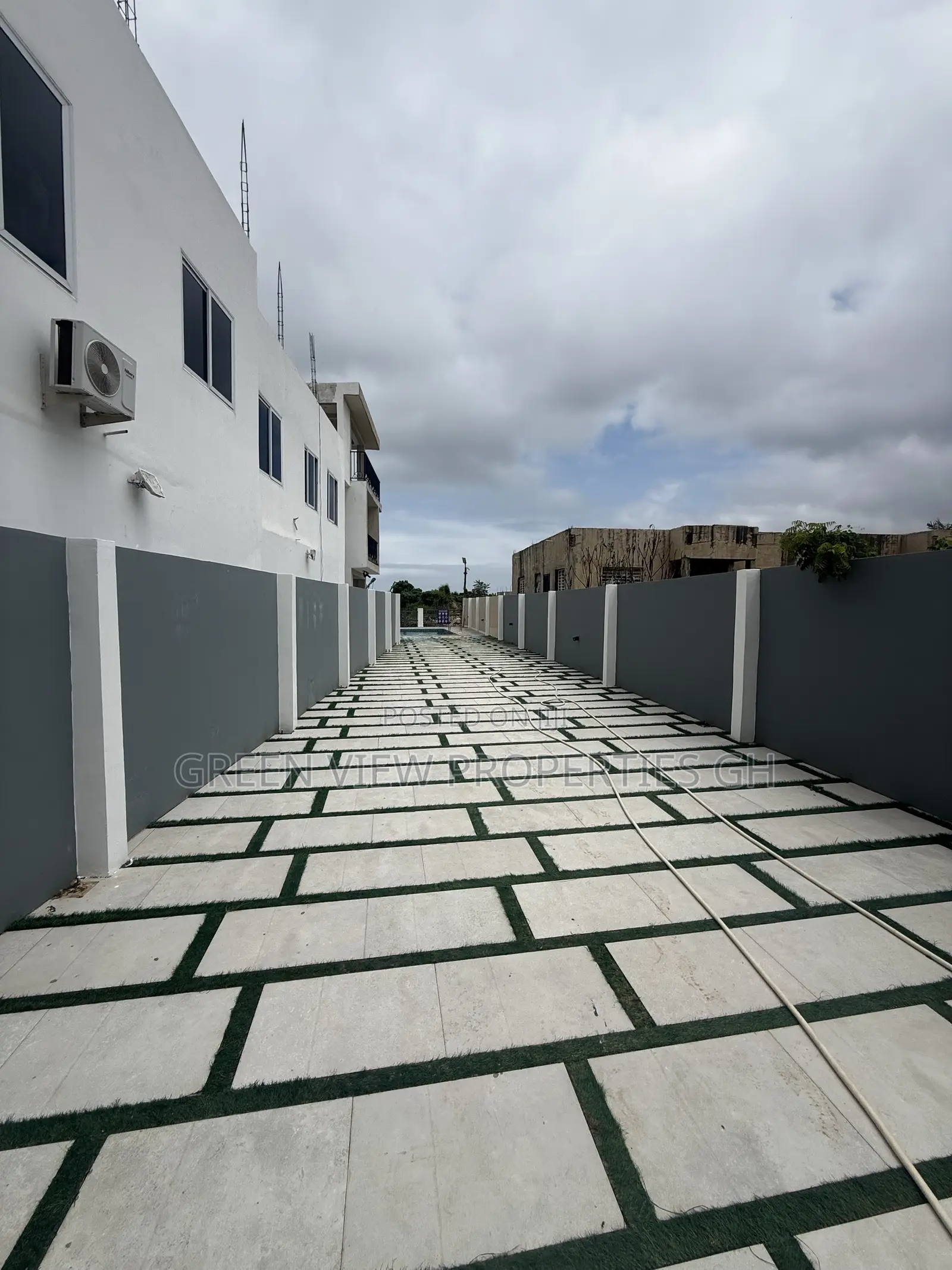 1bdrm Room & Parlour in West Hills Mall Area for rent