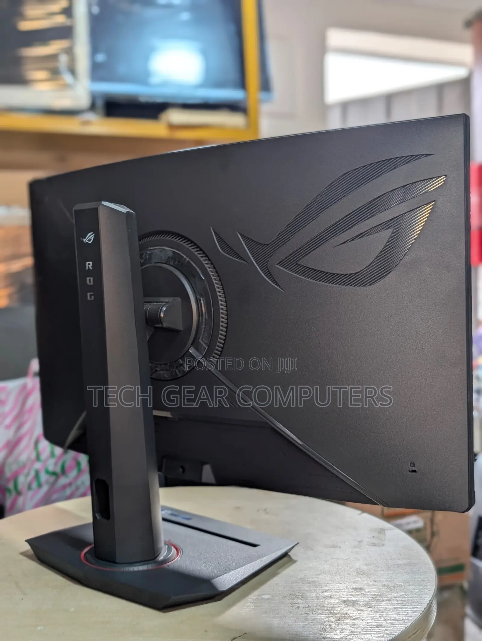 ASUS ROG XG32WCS 32 Inch 1440p 180Hz Curved Gaming Monitor
