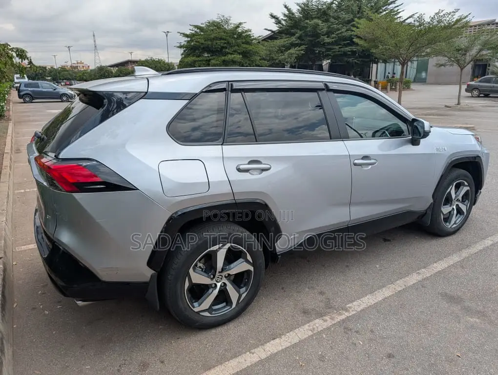 Toyota RAV4 Prime SE AWD 2024 Silver