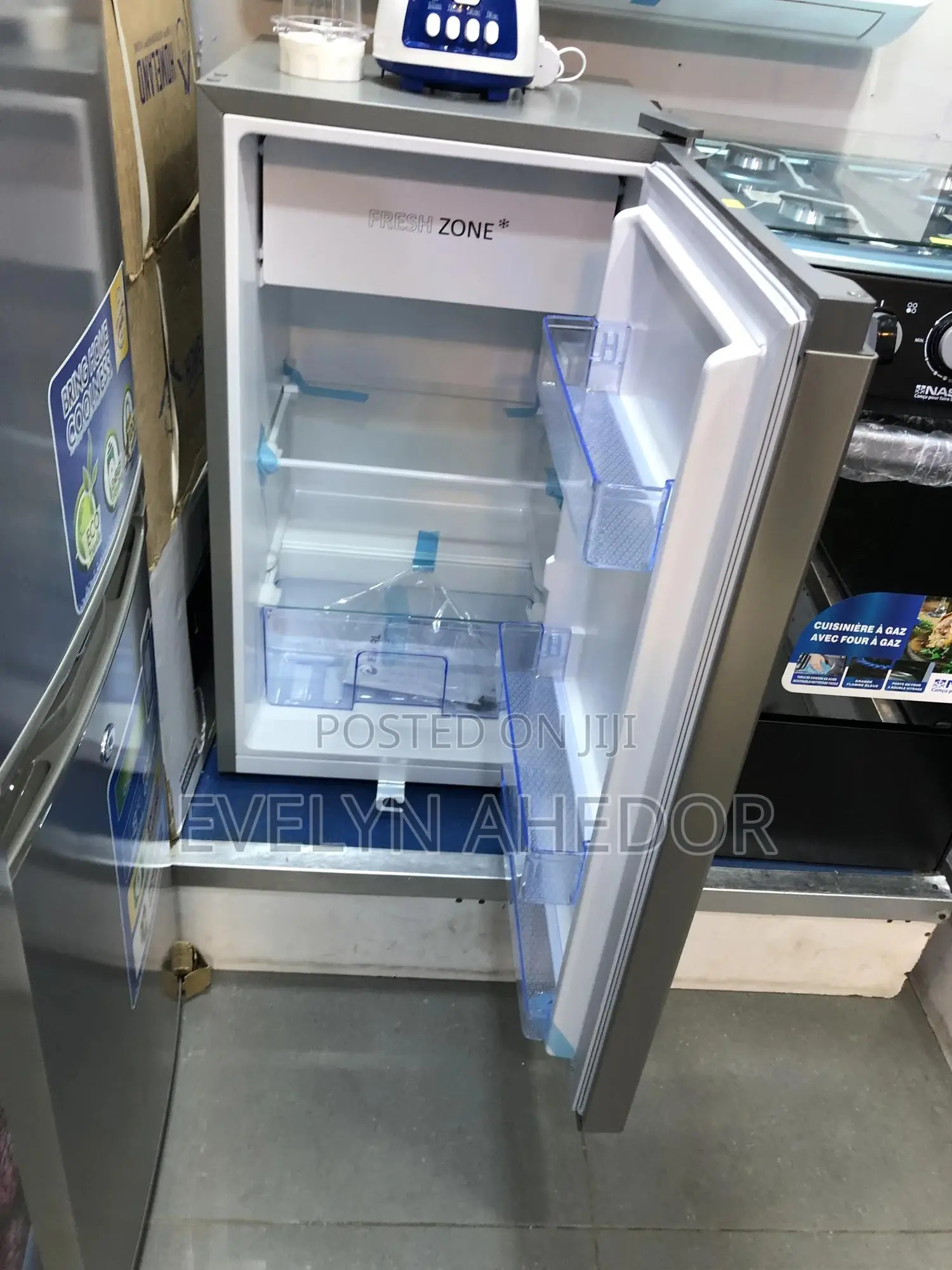 Pearl Single Door Table Top Fridge 91 Liters With Ice Maker
