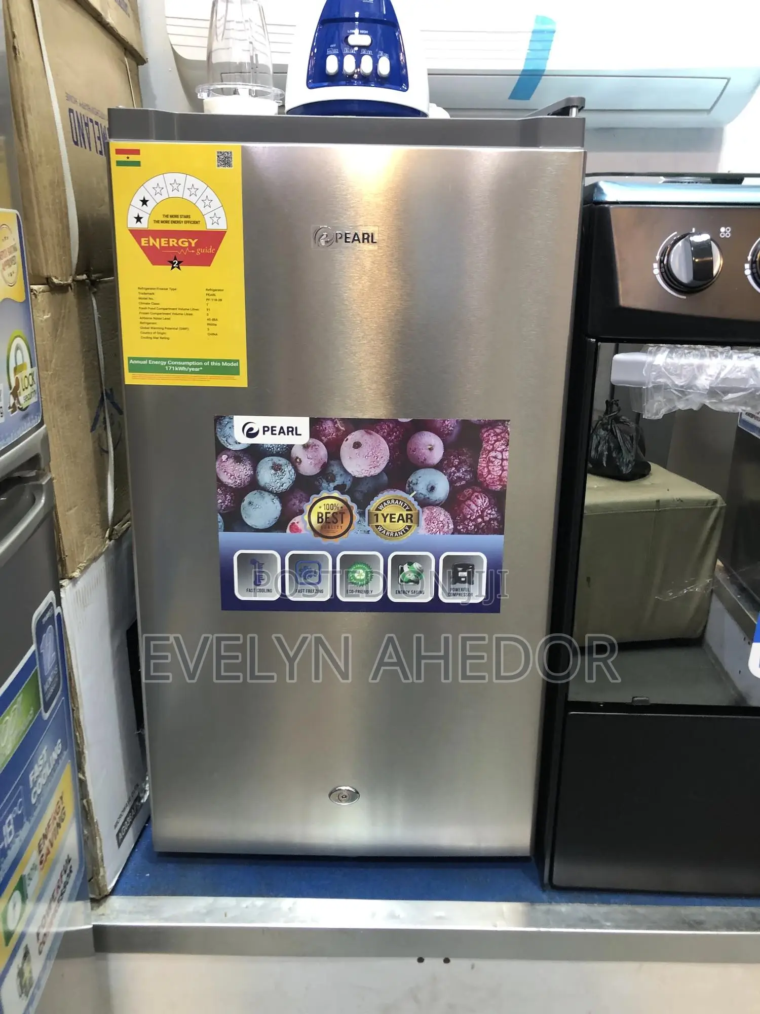 Pearl Single Door Table Top Fridge 91 Liters With Ice Maker