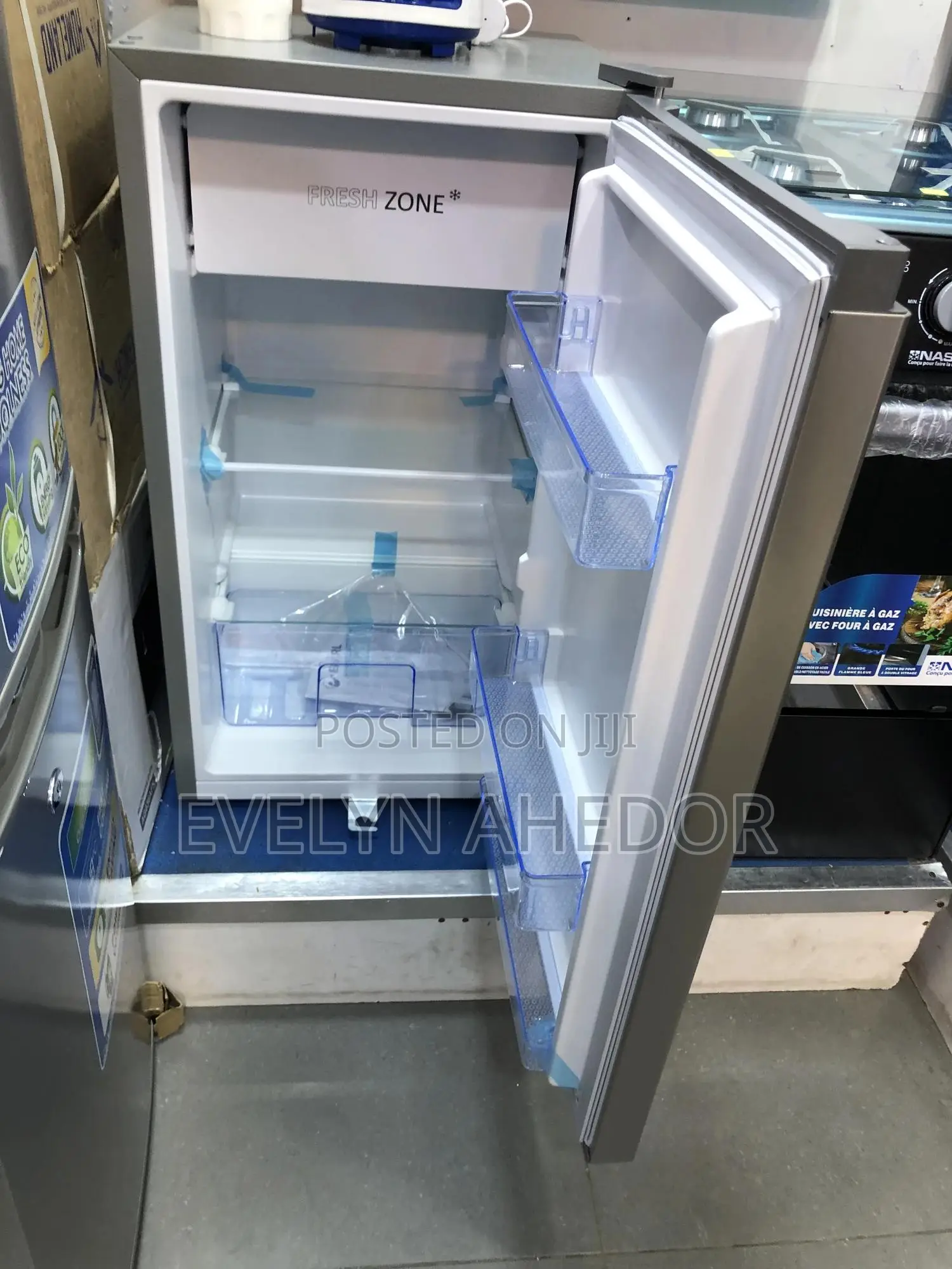 Pearl Single Door Table Top Fridge 91 Liters With Ice Maker