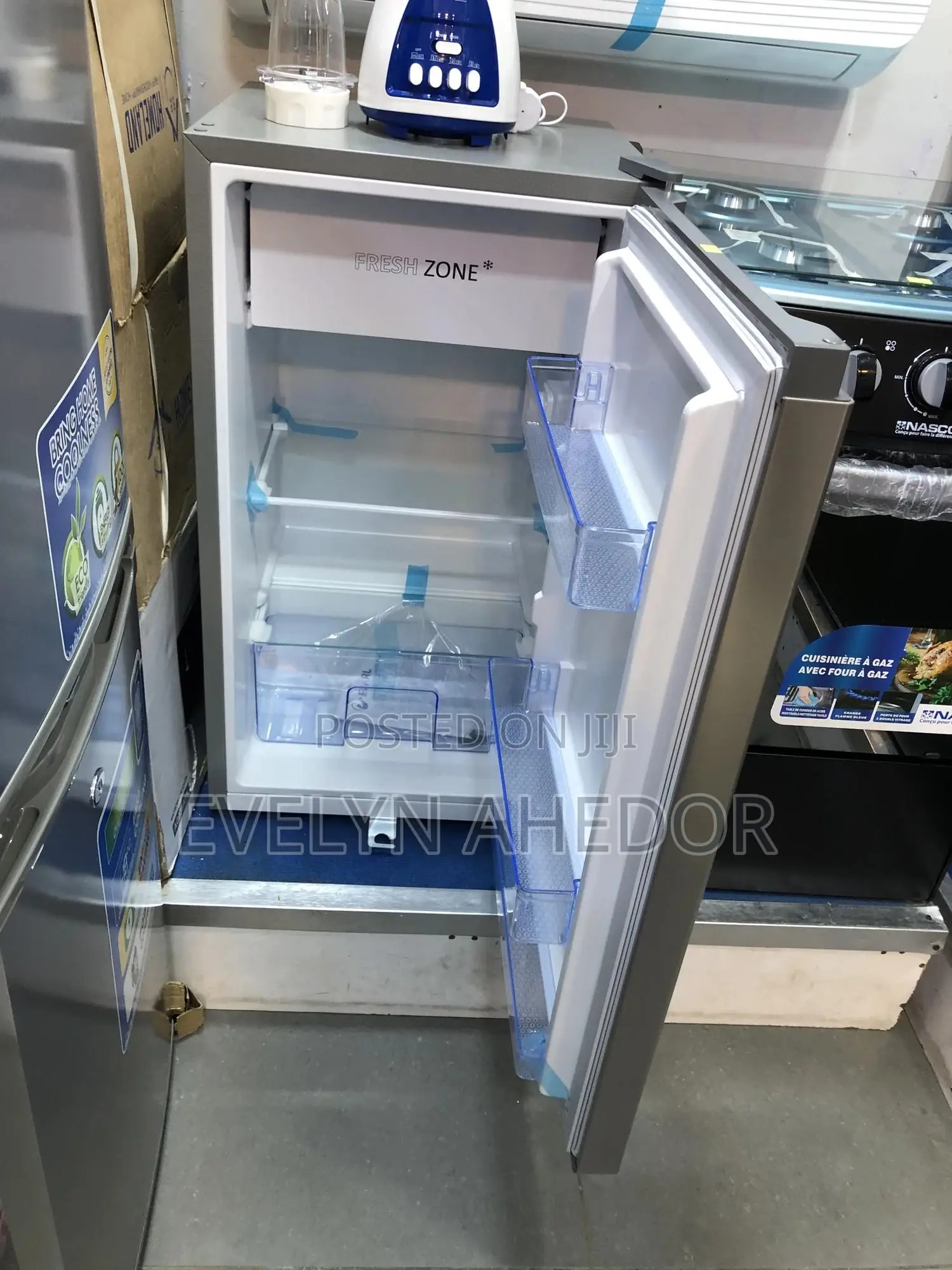 Pearl Single Door Table Top Fridge 91 Liters With Ice Maker