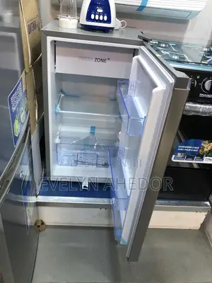 Pearl Single Door Table Top Fridge 91 Liters With Ice Maker