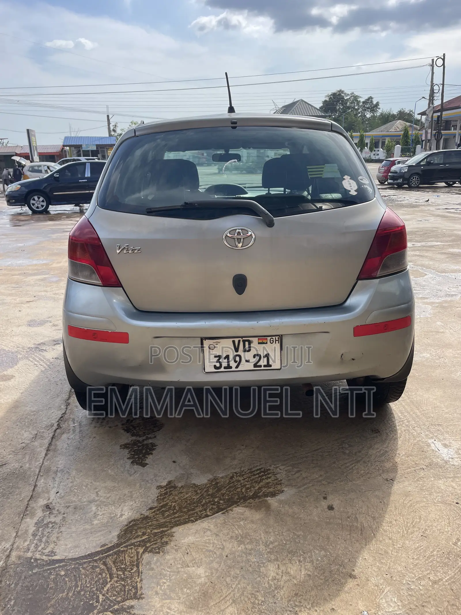 Toyota Vitz 2010 Gray