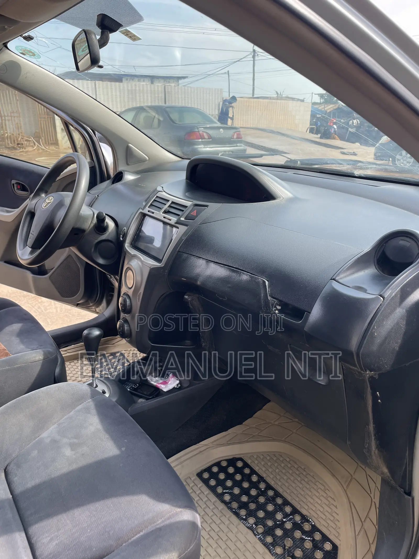 Toyota Vitz 2010 Gray