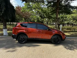Toyota RAV4 LE 4dr SUV (2.5L 4cyl 6A) 2015 Orange