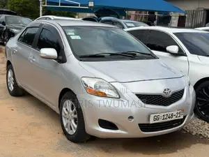 Toyota Belta 2010 Silver