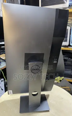 Dell U2719D UltraSharp 27" QHD Monitor (2560 X 1440), 60Hz, IPS, 5ms