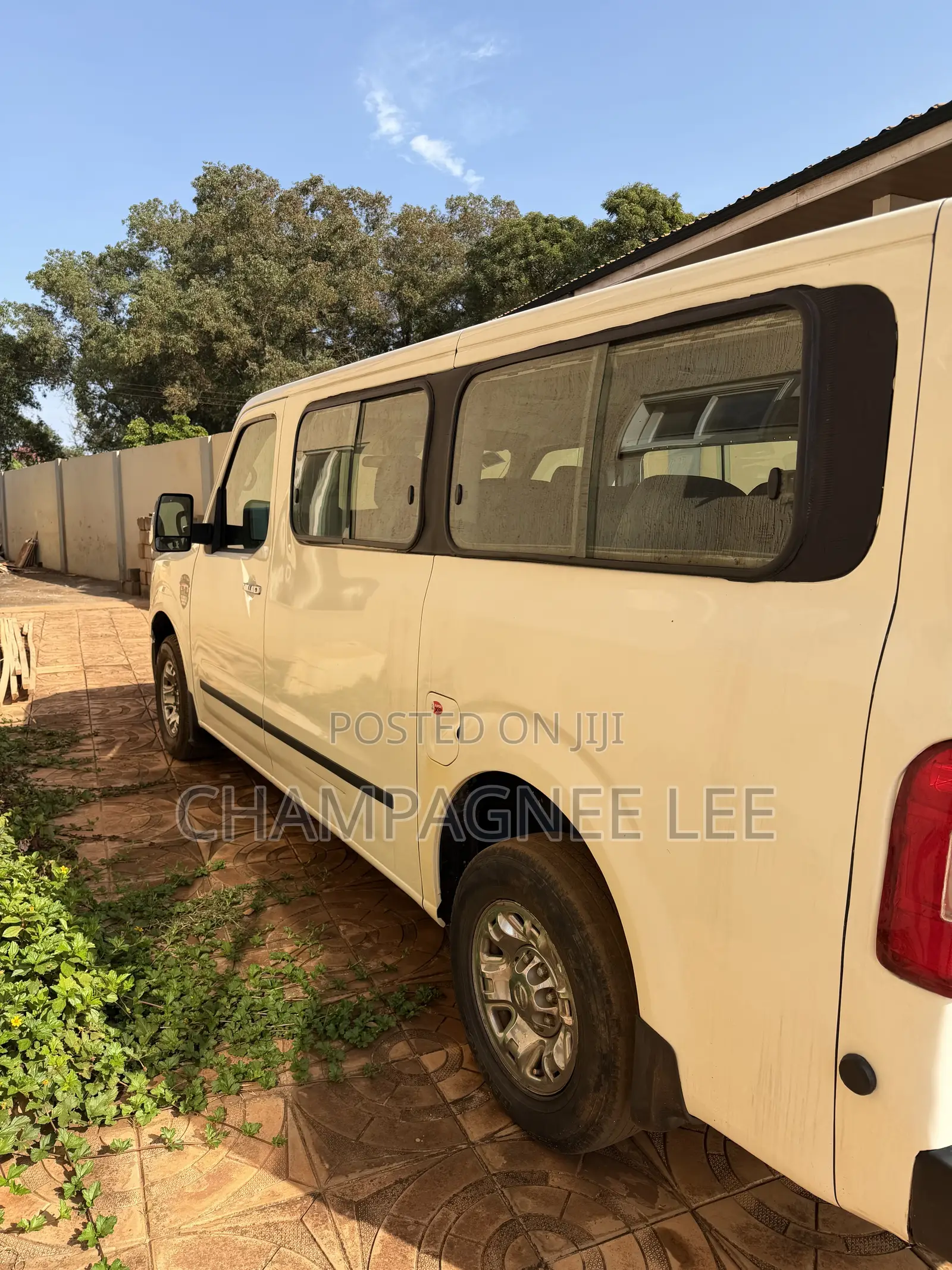 Nissan Caravan (Urvan) 2016 White