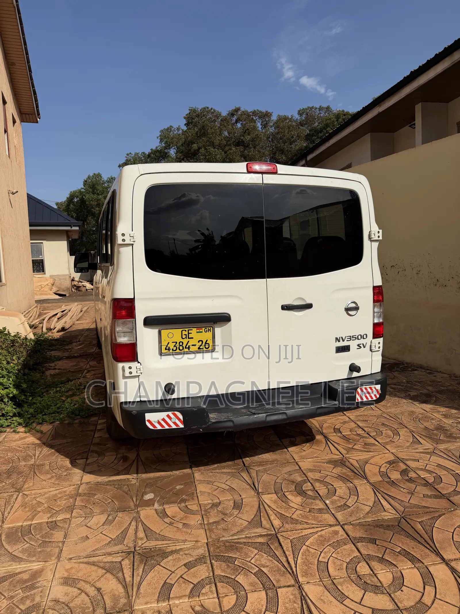 Nissan Caravan (Urvan) 2016 White