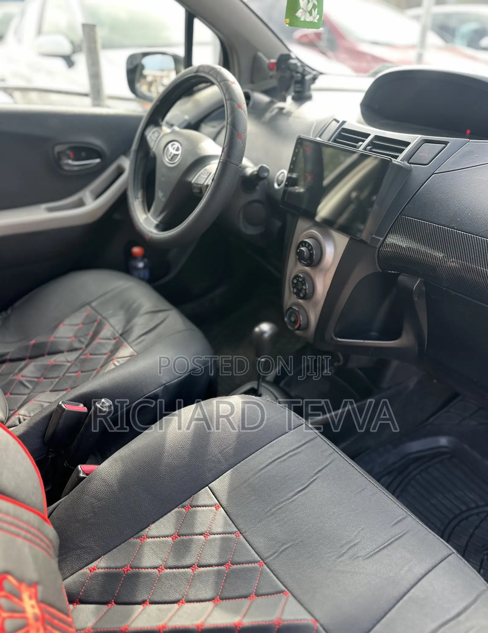 Toyota Vitz 1.3 AWD 5dr 2010 Black
