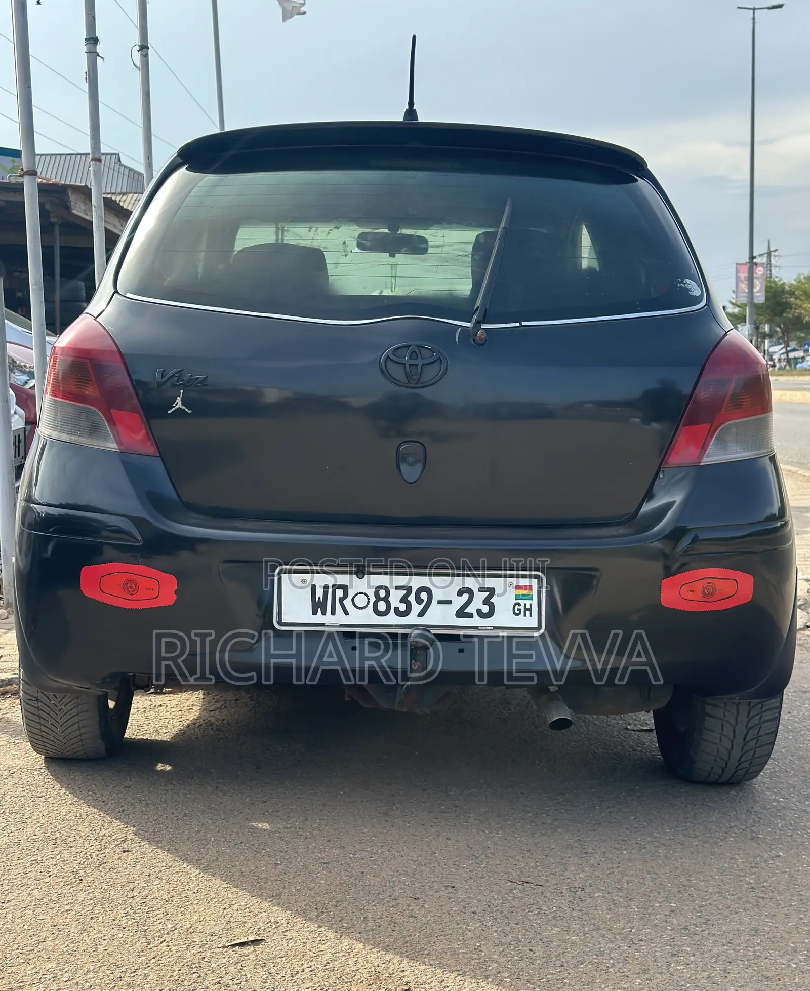 Toyota Vitz 1.3 AWD 5dr 2010 Black