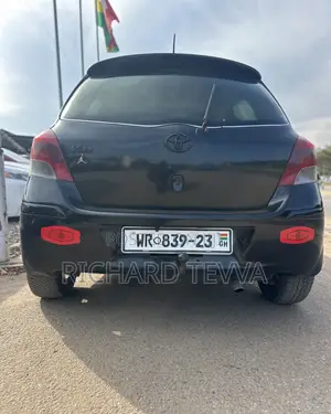 Toyota Vitz 1.3 AWD 5dr 2010 Black