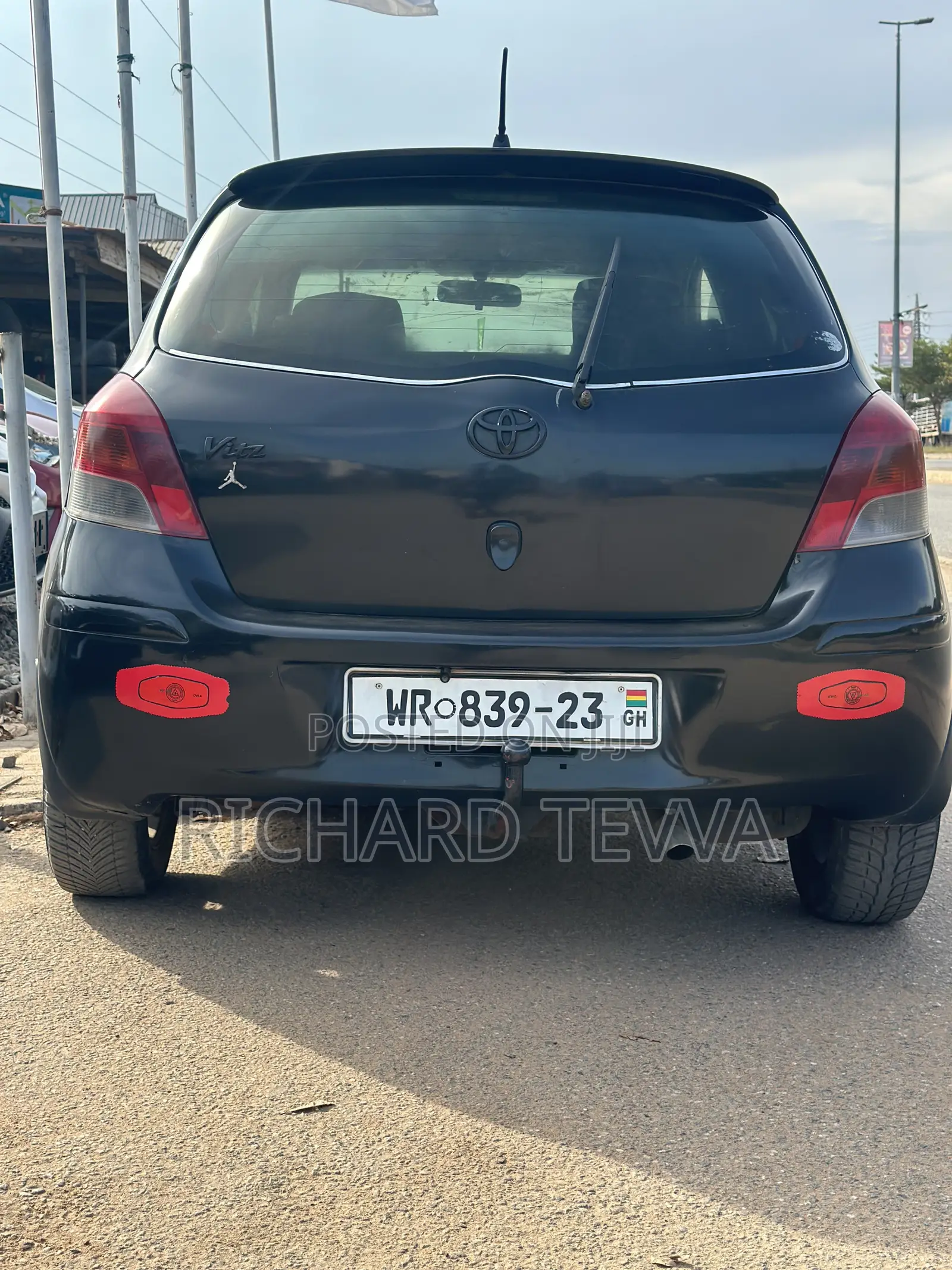 Toyota Vitz 1.3 AWD 5dr 2010 Black