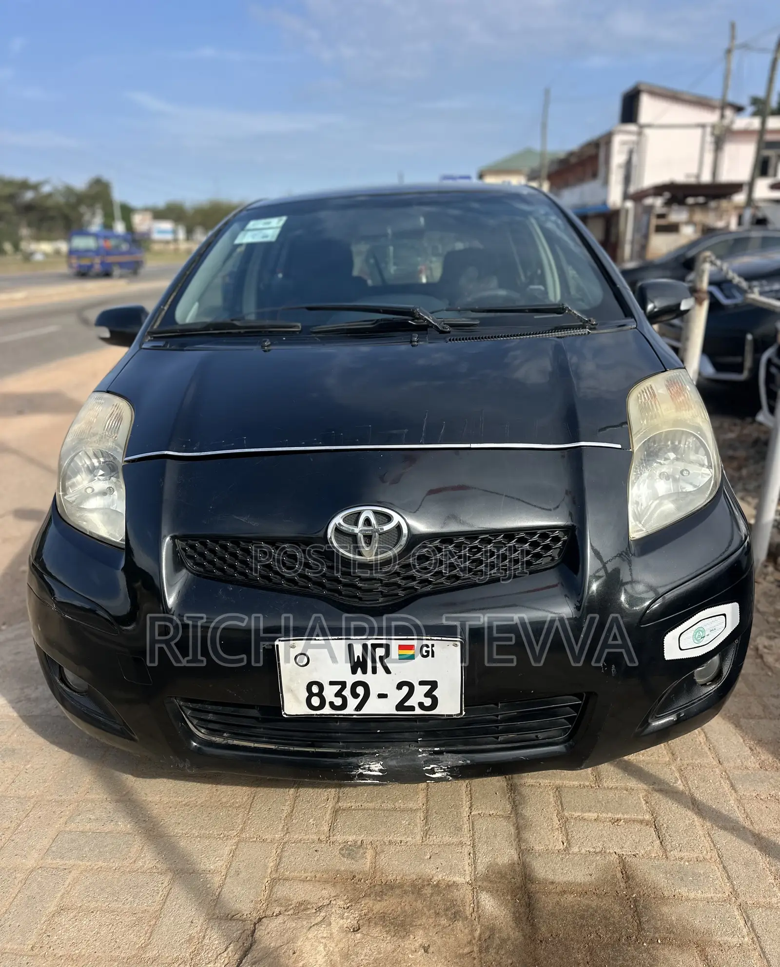 Toyota Vitz 1.3 AWD 5dr 2010 Black