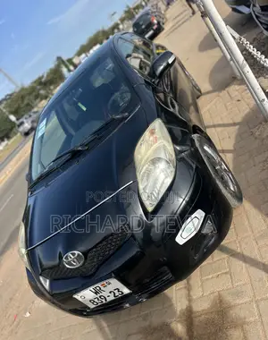 Toyota Vitz 1.3 AWD 5dr 2010 Black
