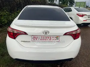 Toyota Corolla LE (1.8L 4cyl 2A) 2019 White