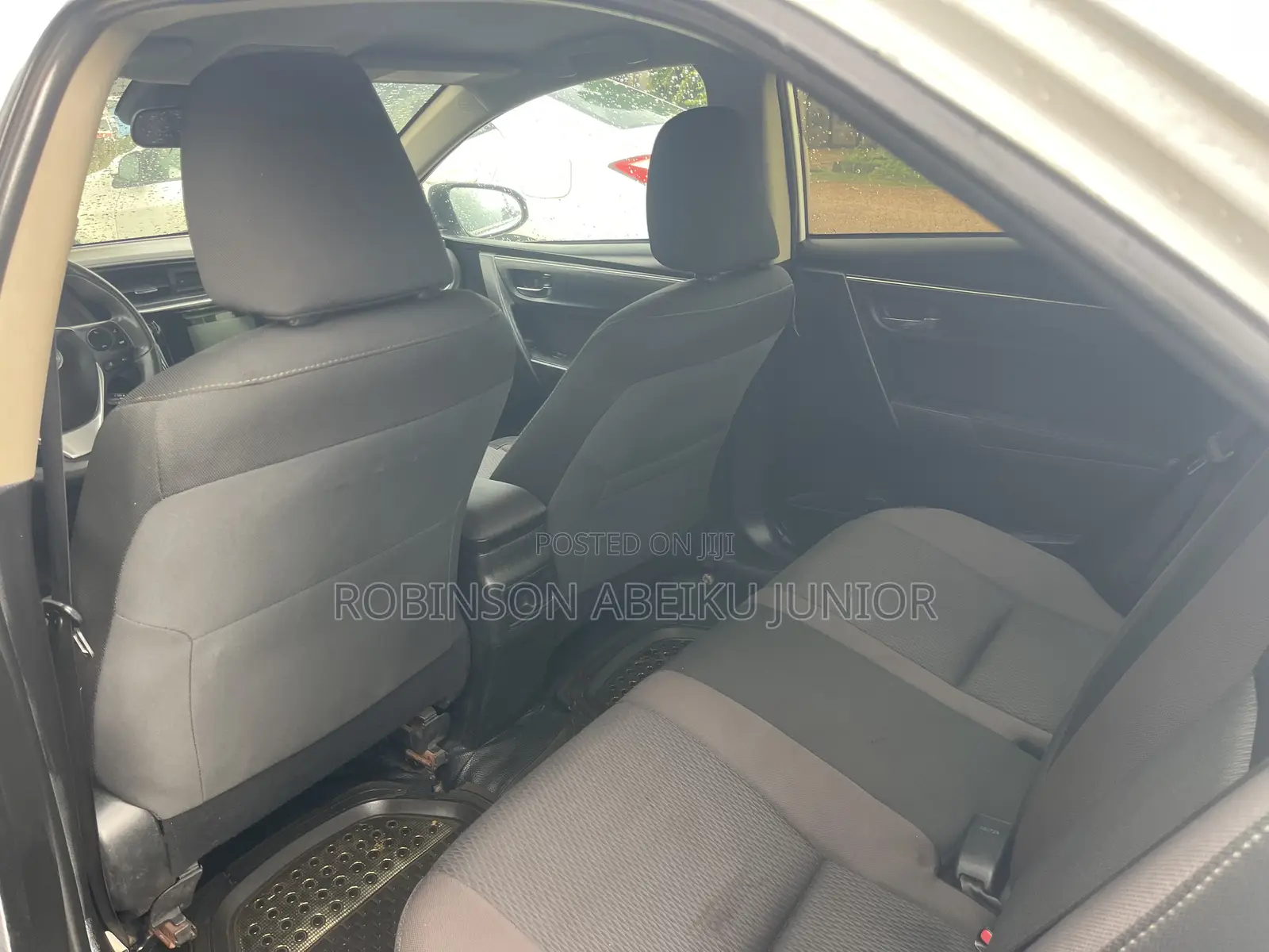 Toyota Corolla LE (1.8L 4cyl 2A) 2019 White