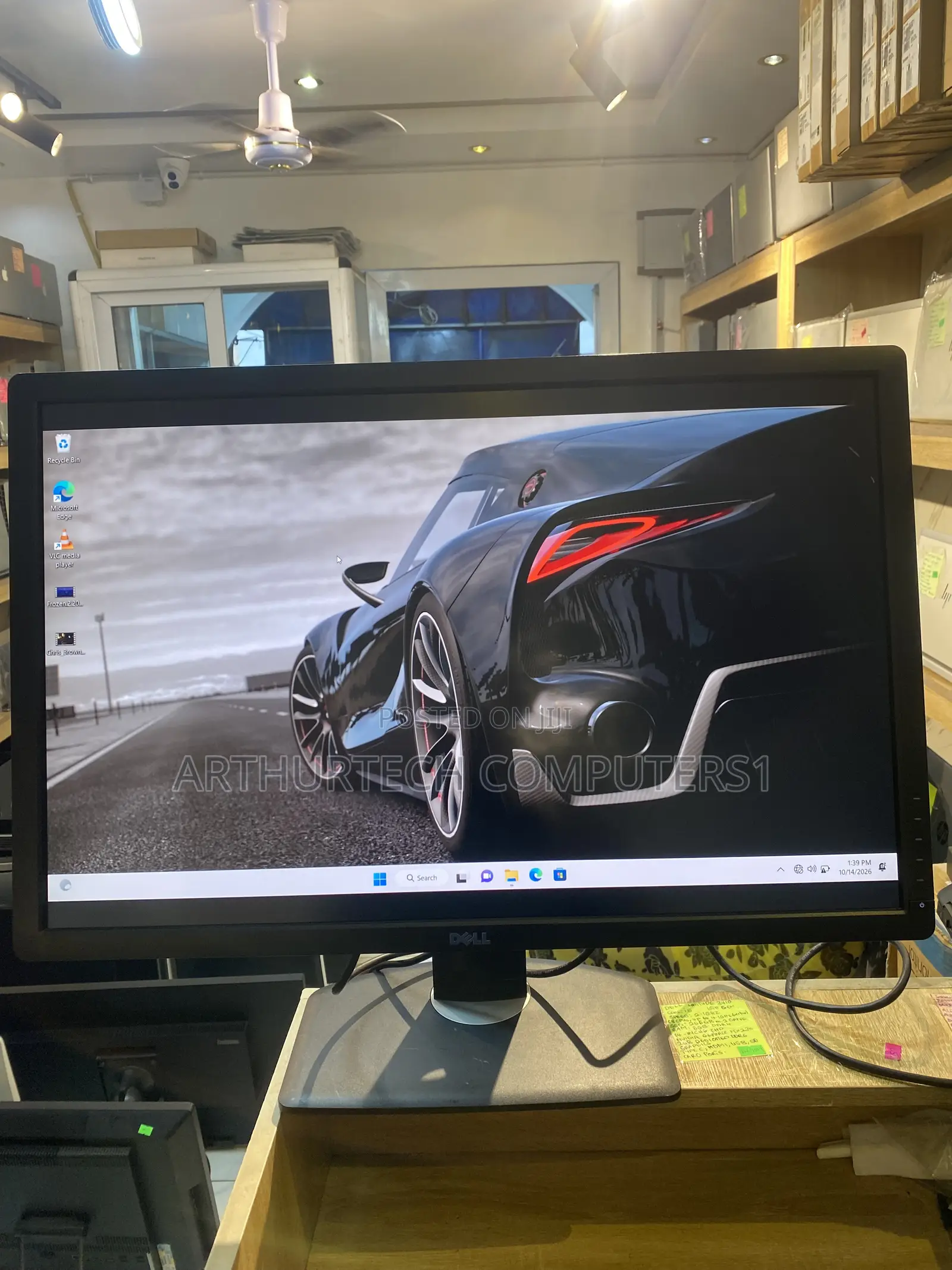 Dell Flat Panel Monitor 2K Resolution 30 Inches