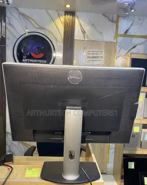 Dell Flat Panel Monitor 2K Resolution 30 Inches