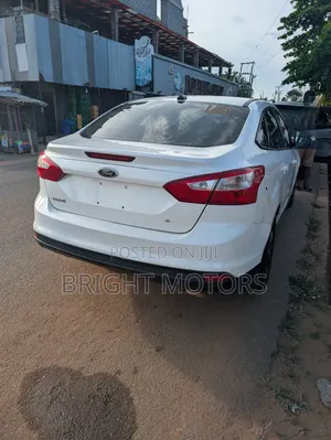 Ford Focus S 4dr Sedan (2.0L 4cyl 5M) 2014 White