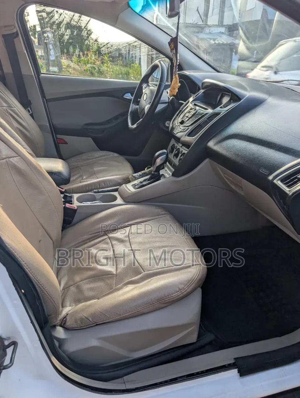 Ford Focus S 4dr Sedan (2.0L 4cyl 5M) 2014 White