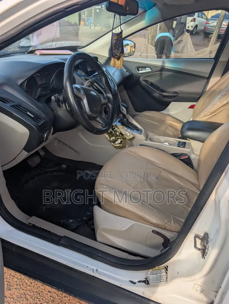 Ford Focus S 4dr Sedan (2.0L 4cyl 5M) 2014 White