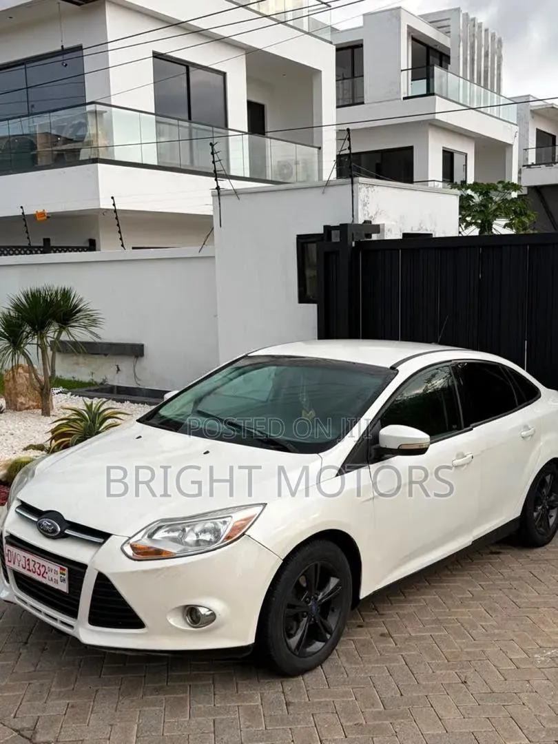 Ford Focus S 4dr Sedan (2.0L 4cyl 5M) 2014 White