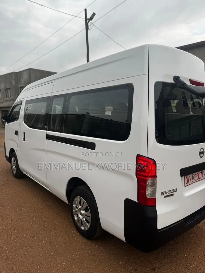 Nissan Caravan (Urvan) 2016 White