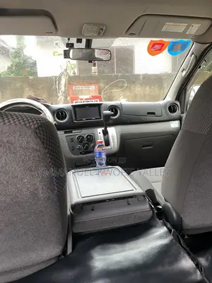 Nissan Caravan (Urvan) 2016 White