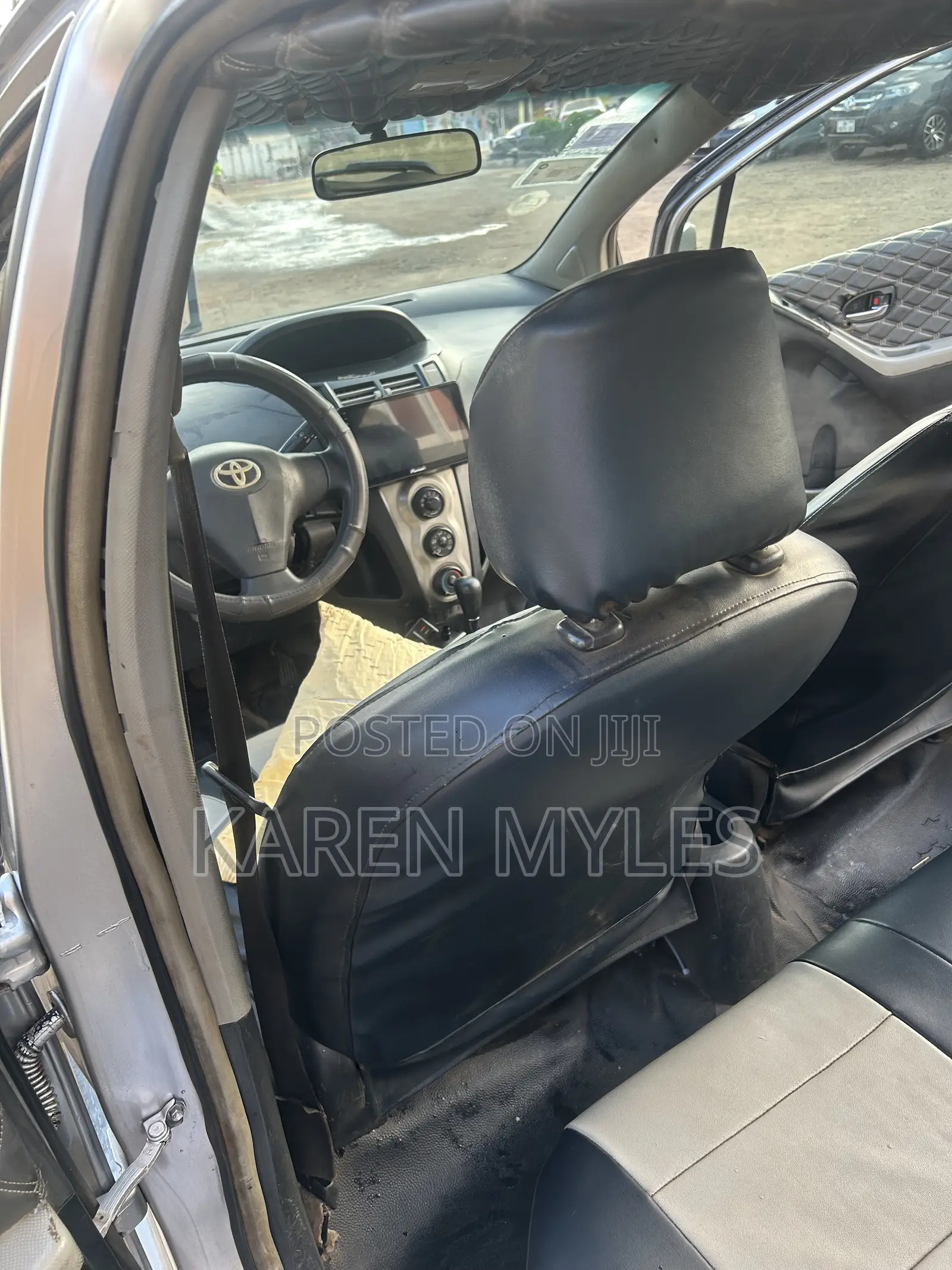 Toyota Vitz 1.3 FWD 3dr 2010 Gray