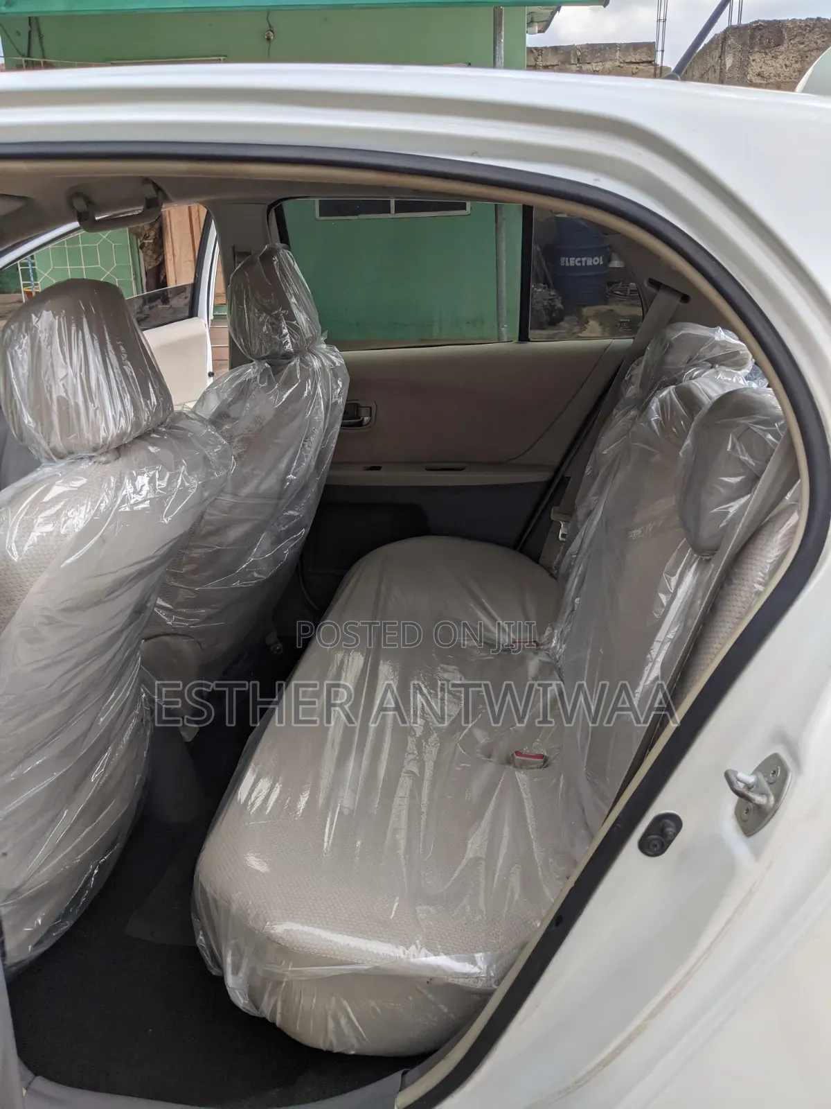 Toyota Vitz 2010 White