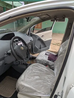 Toyota Vitz 2010 White