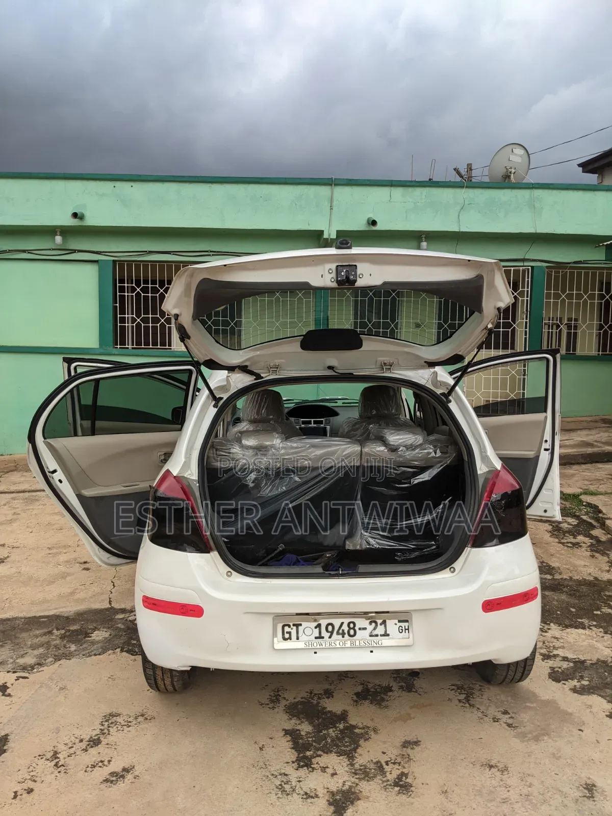 Toyota Vitz 2010 White