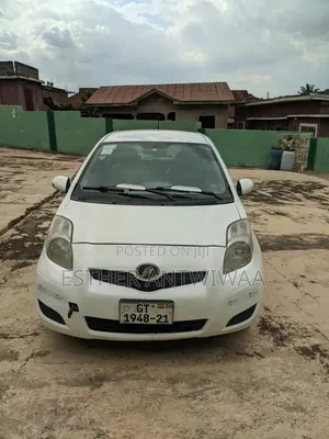 Toyota Vitz 2010 White