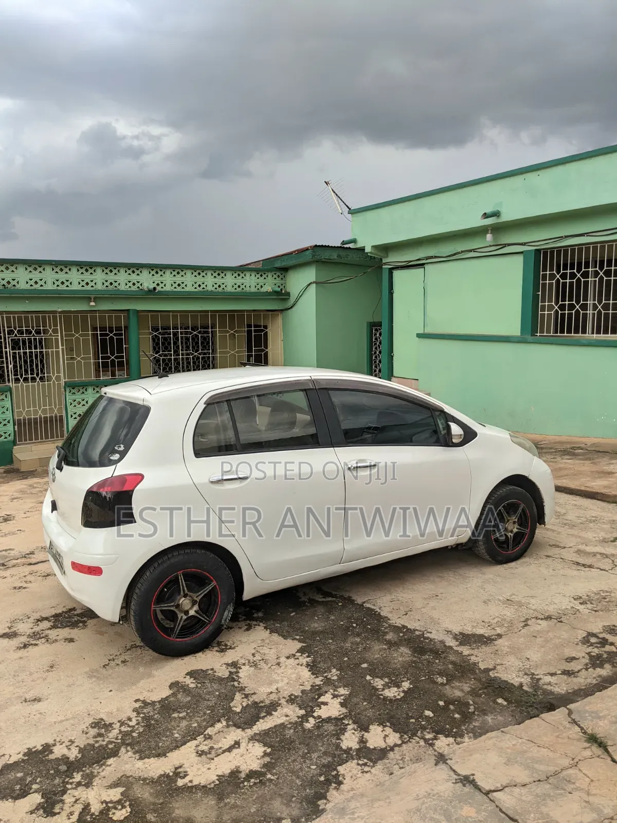 Toyota Vitz 2010 White