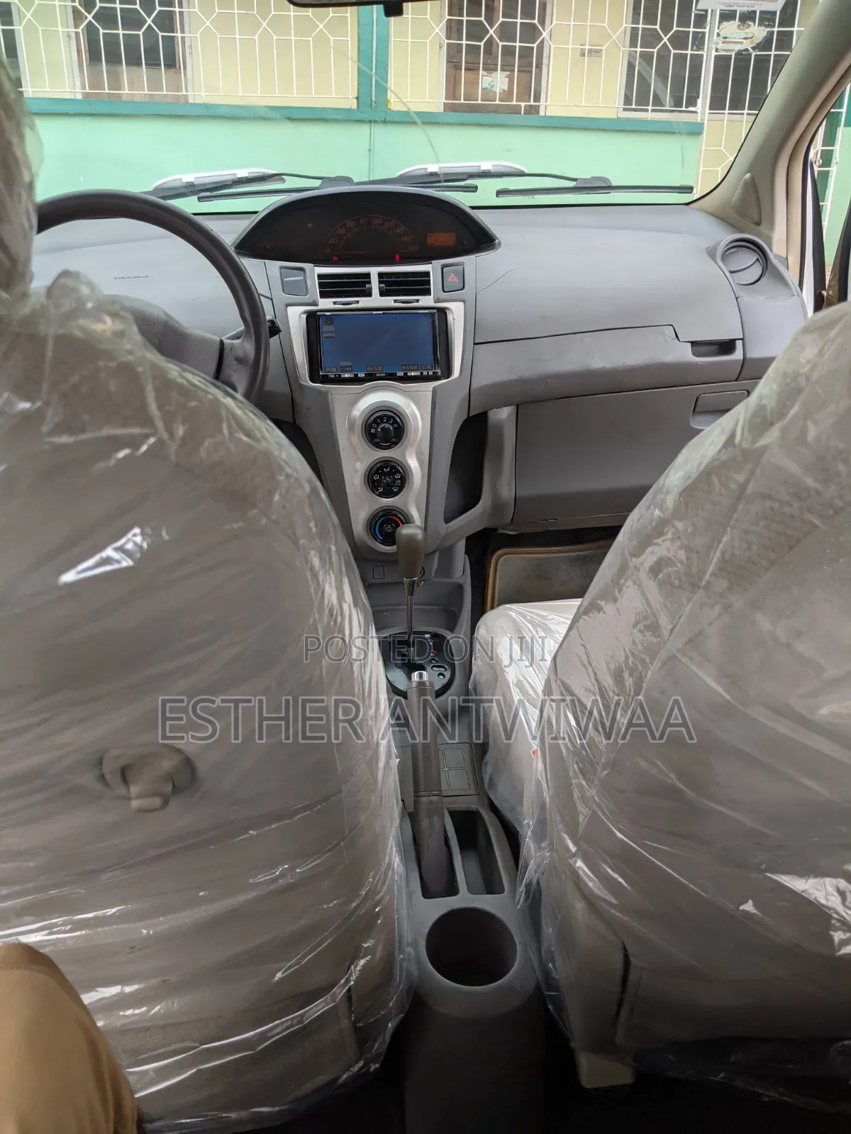Toyota Vitz 2010 White