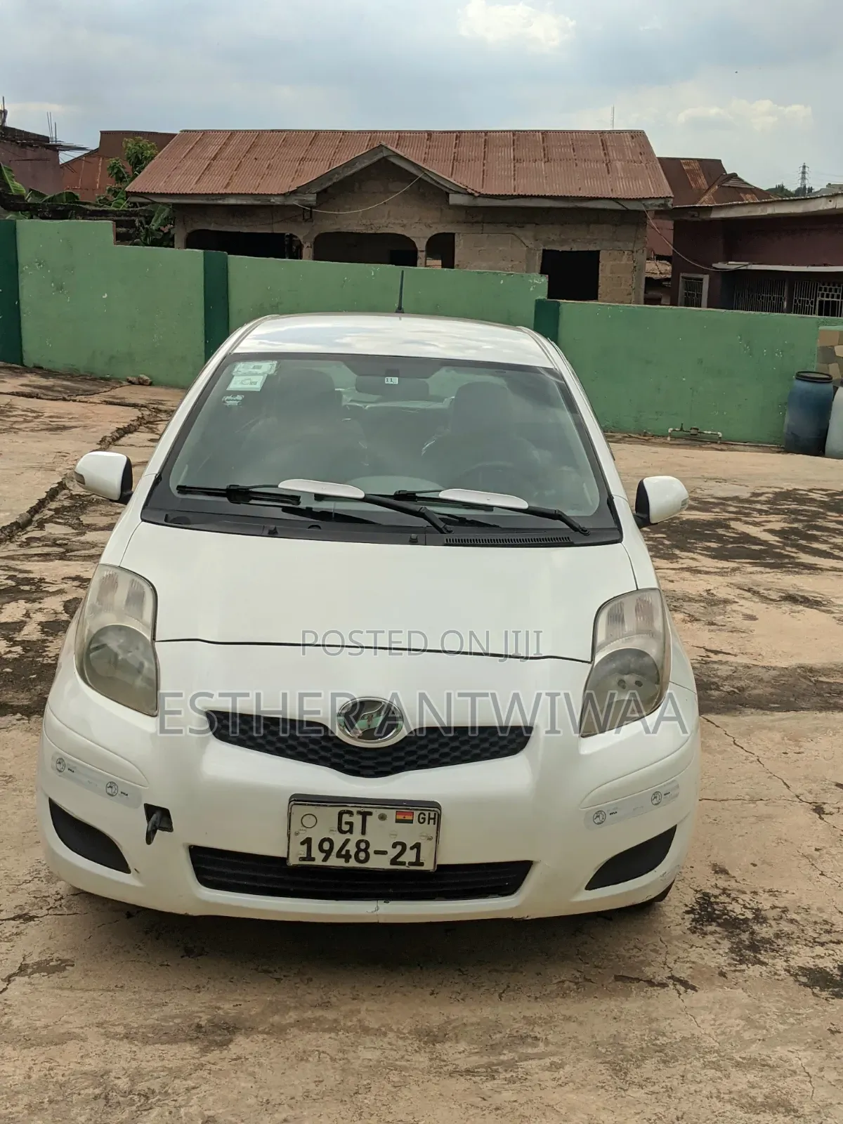 Toyota Vitz 2010 White