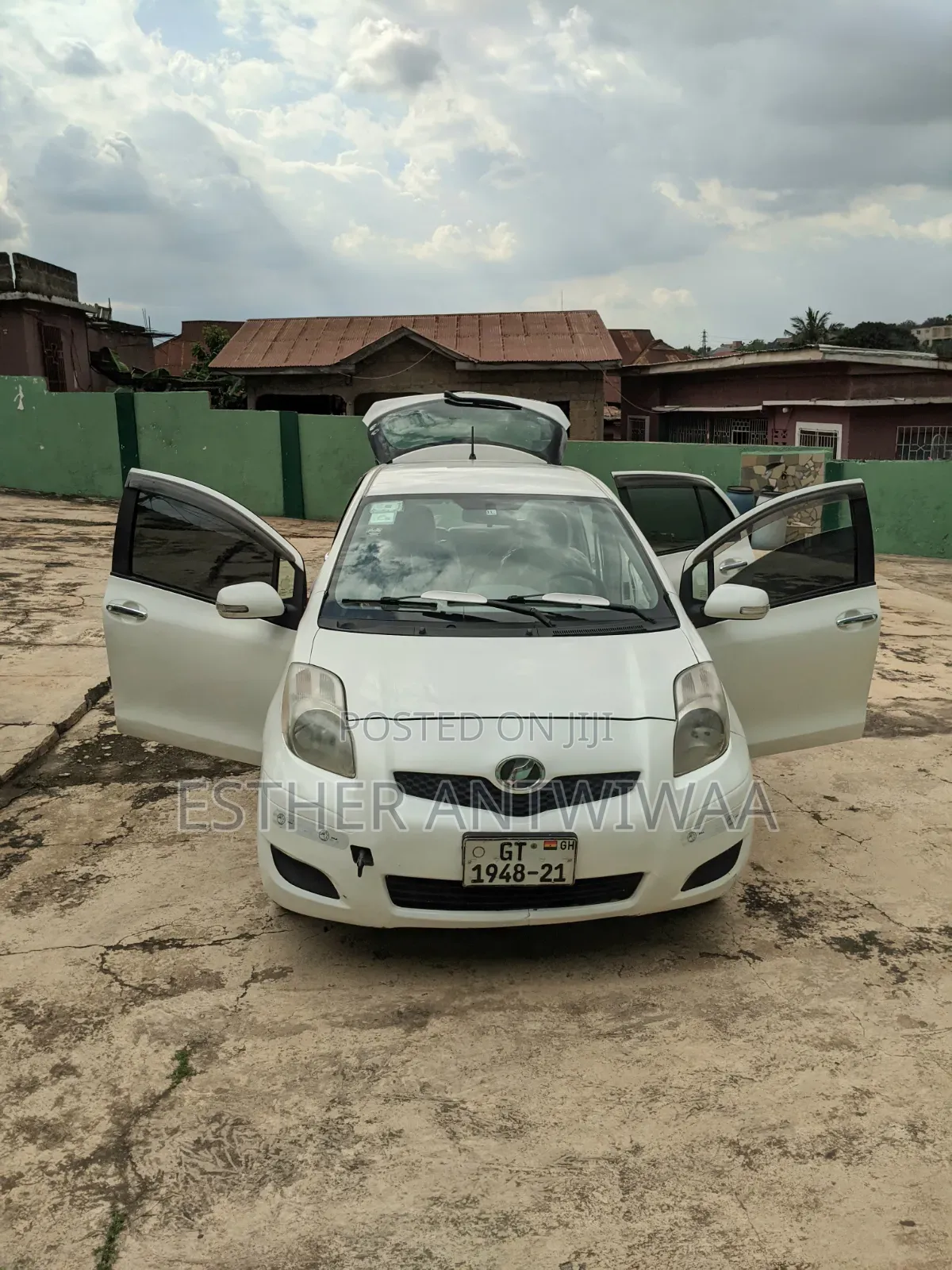 Toyota Vitz 2010 White
